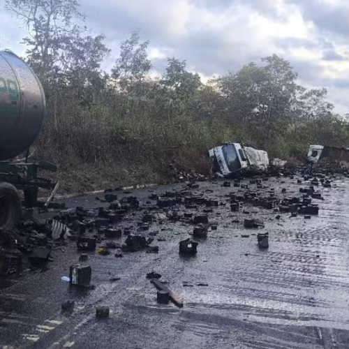 Grave colisão na BR-251 deixa cinco feridos e interdita rodovia por sete horas