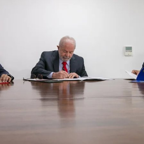 Auxiliares próximos a Lula e ministros ampliam salários com cargos na Terracap